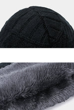 Load image into Gallery viewer, Winter knitted hat Bib two piece set
